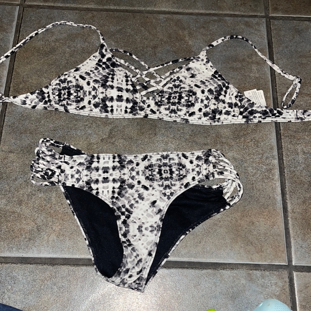 Hollister baiting suit